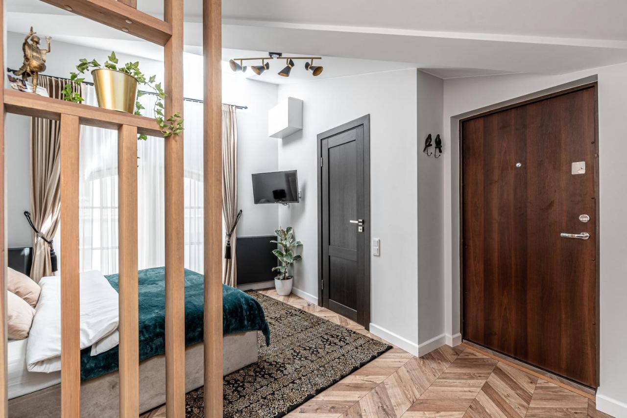 Sun Lighted Cathedral Square Studio Apartment Vilnius Luaran gambar