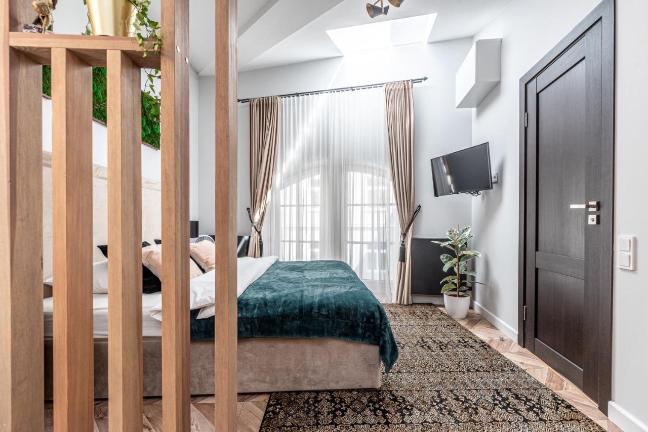 Sun Lighted Cathedral Square Studio Apartment Vilnius Luaran gambar