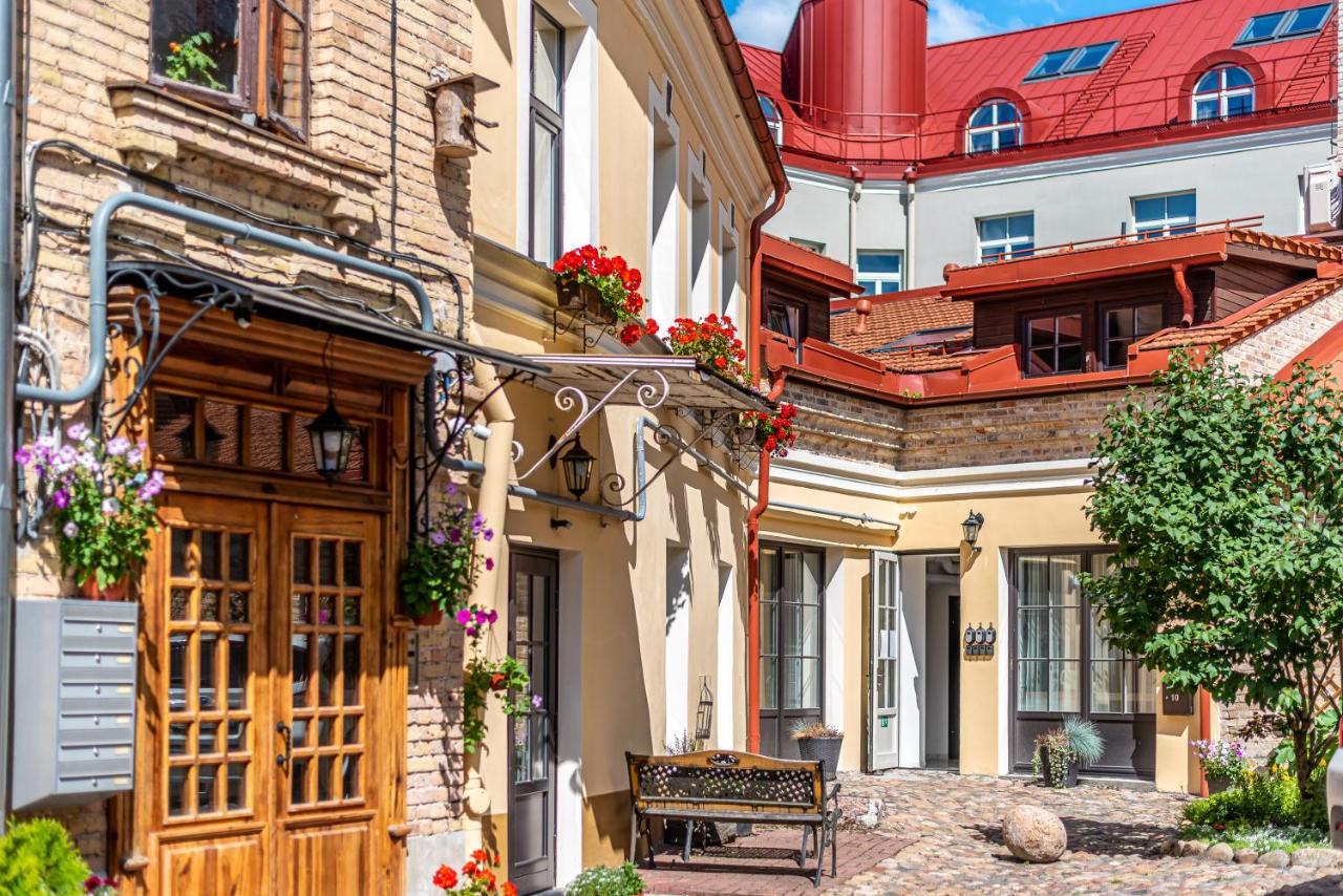Sun Lighted Cathedral Square Studio Apartment Vilnius Luaran gambar