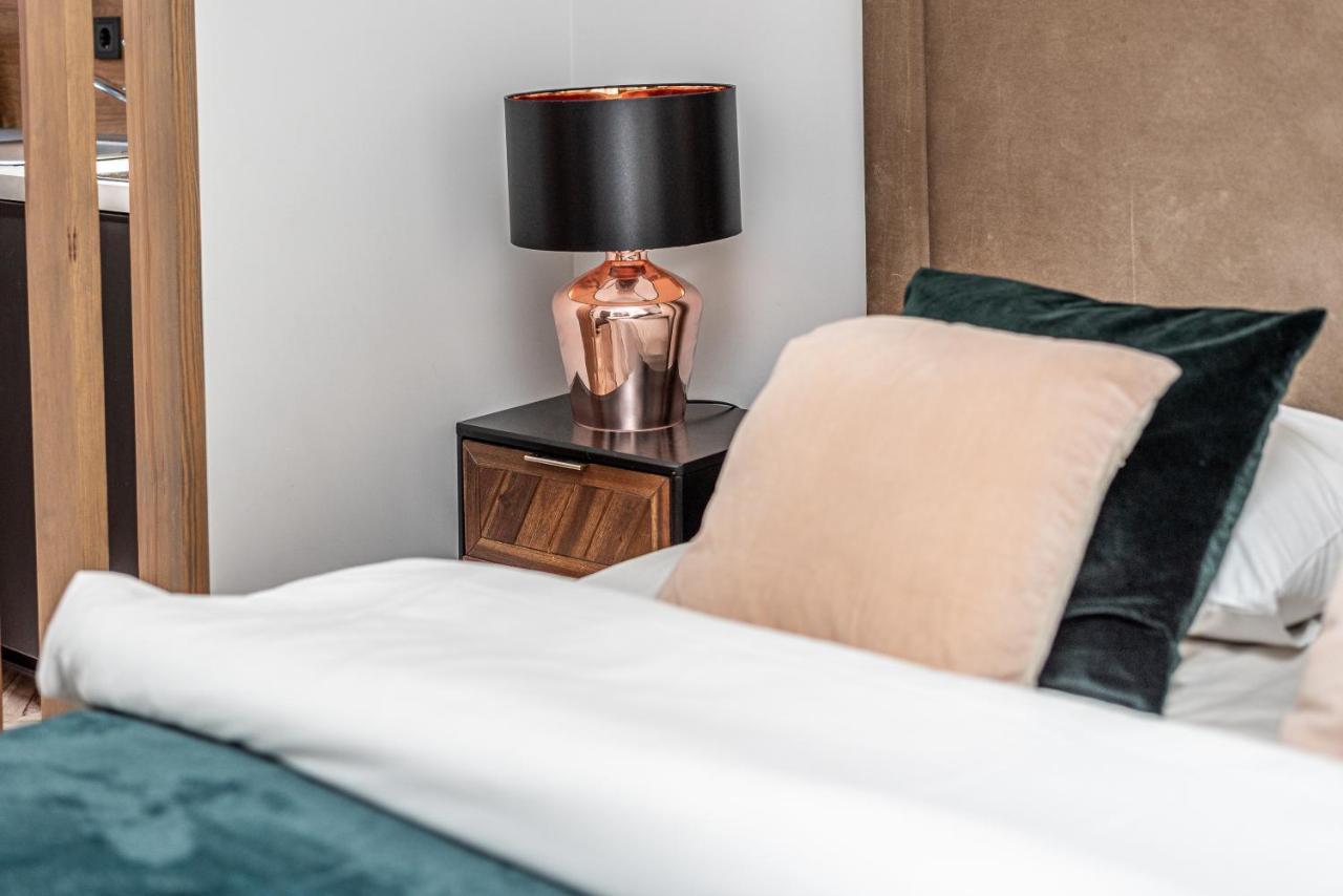 Sun Lighted Cathedral Square Studio Apartment Vilnius Luaran gambar