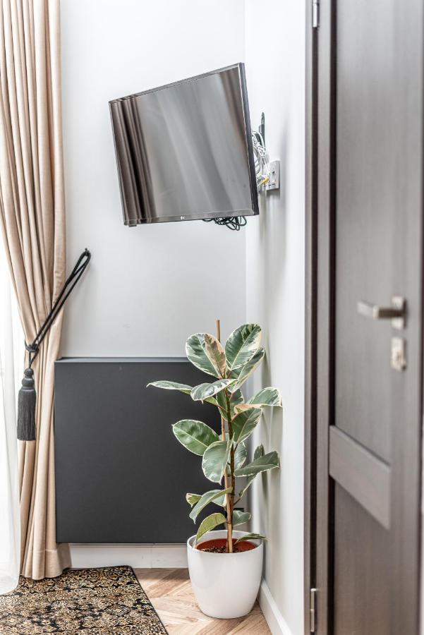 Sun Lighted Cathedral Square Studio Apartment Vilnius Luaran gambar