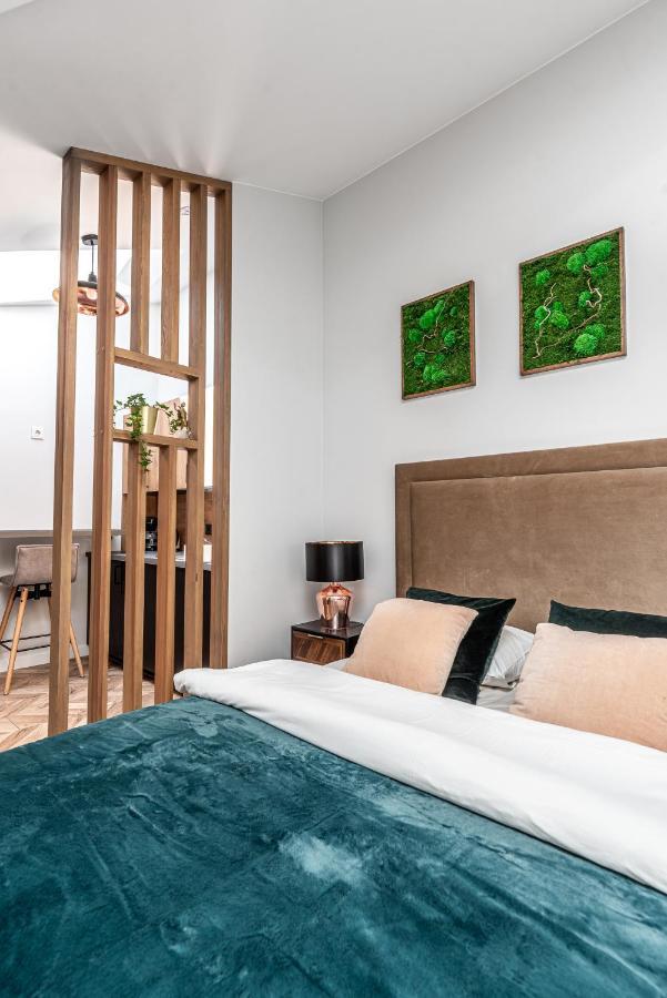 Sun Lighted Cathedral Square Studio Apartment Vilnius Luaran gambar