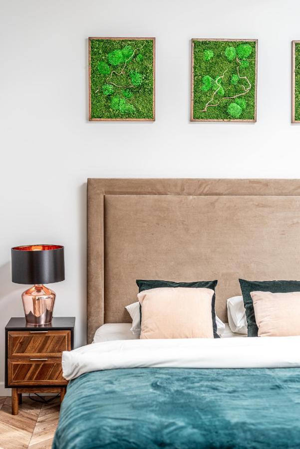Sun Lighted Cathedral Square Studio Apartment Vilnius Luaran gambar