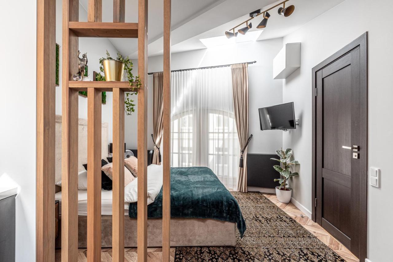 Sun Lighted Cathedral Square Studio Apartment Vilnius Luaran gambar