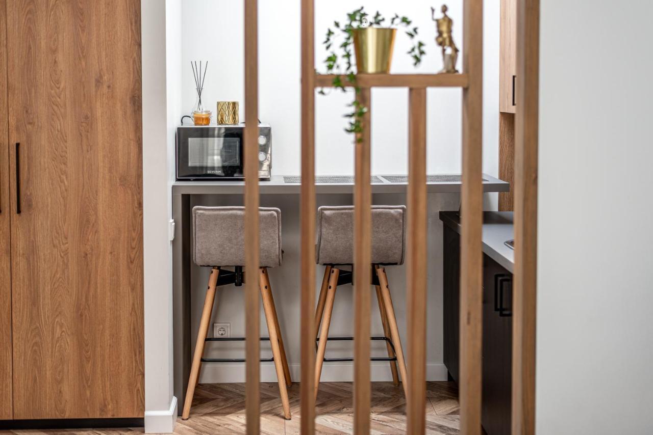 Sun Lighted Cathedral Square Studio Apartment Vilnius Luaran gambar
